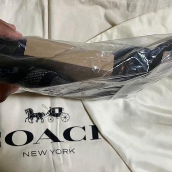 NWT Horse ๐ and Carriage Hat and Glove set - Picture 4 of 10